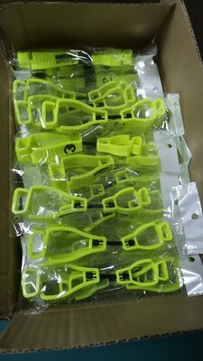 Custom Safety Hand Glove Clip Polyoxymethylene Interlock Plastic Glove Clips for Label Work